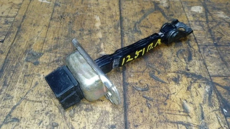 Ограничитель двери Mitsubishi Lancer 9 2003-2008