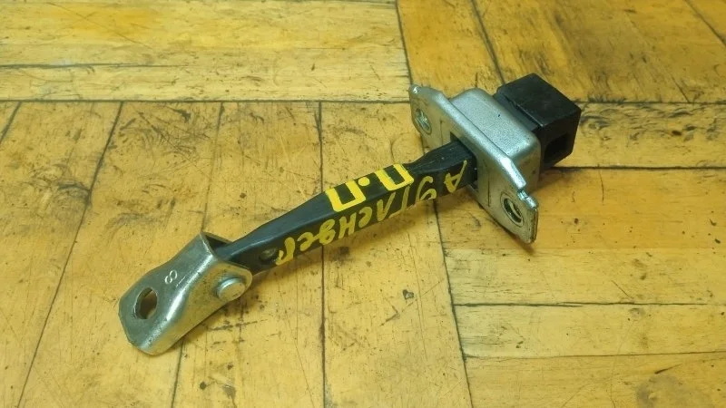 Ограничитель двери Mitsubishi Outlander 2006-2012 CW