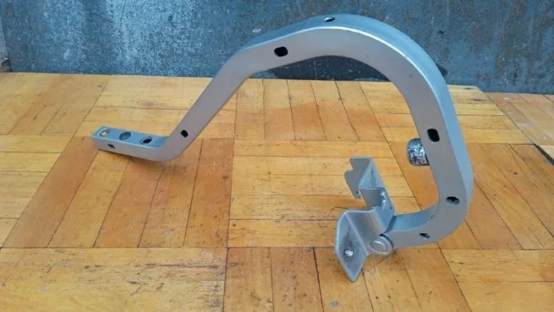 Петля багажника Mitsubishi Lancer 9 2003-2008