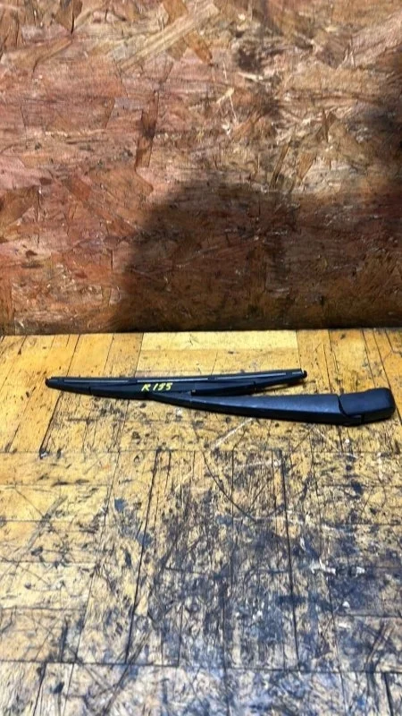 Поводок стеклоочистителя Mitsubishi Outlander 2006-2012 CW