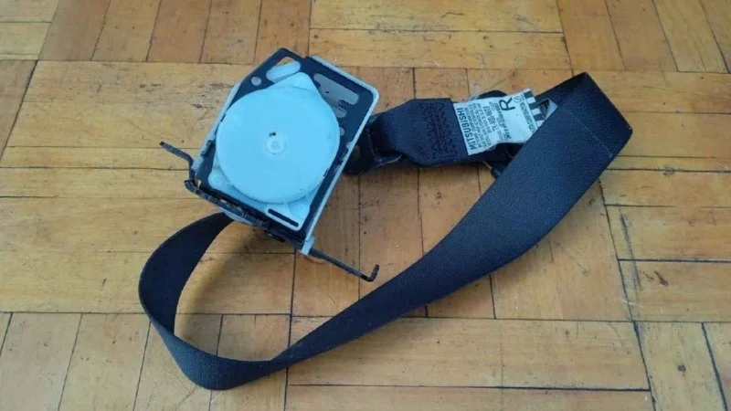 Ремень безопасности Mitsubishi Lancer 9 2003-2008