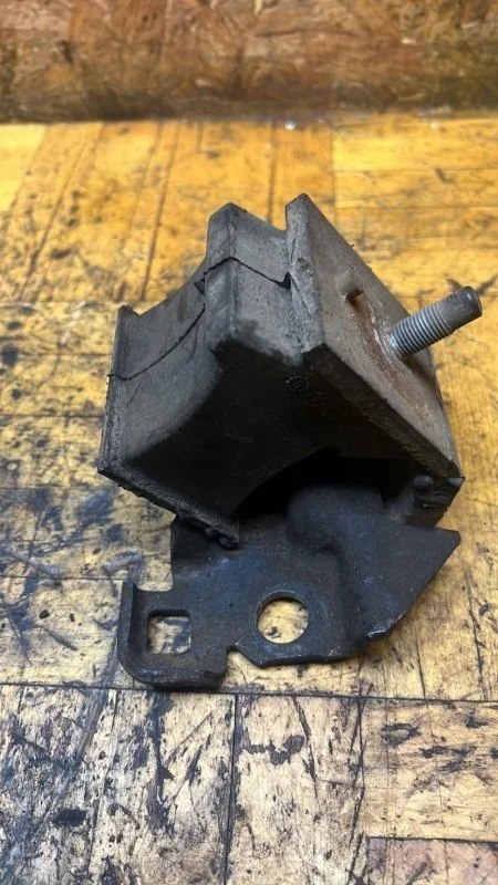 Опора двигателя Nissan Navara 2005-2015 D40