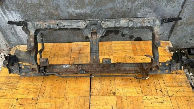 Панель передняя (телевизор) Nissan Pathfinder 2005-2014 R51