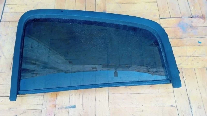 Стекло двери (форточка) Nissan Pathfinder 2005-2014 R51