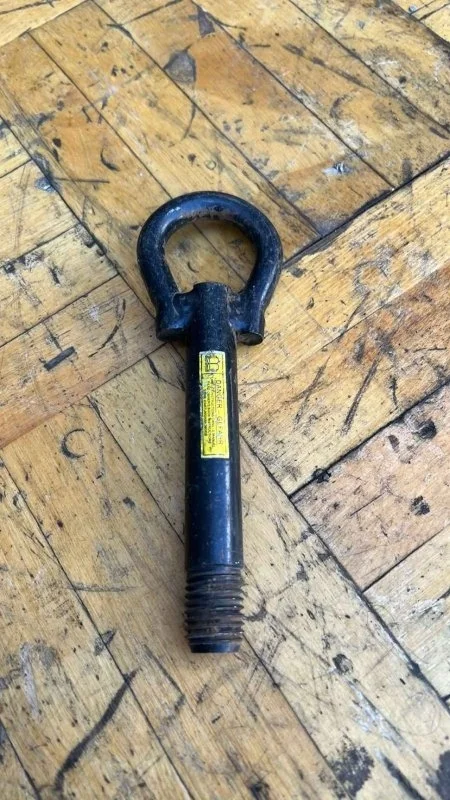 Крюк буксировочный Renault Logan