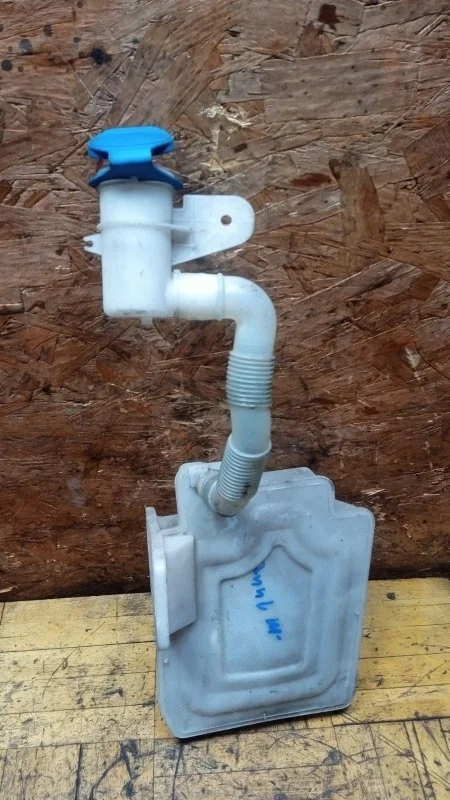 Бачок омывателя Skoda Superb 2008-2015