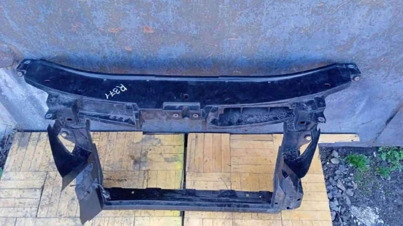 Панель передняя (телевизор) Skoda Superb 2008-2015