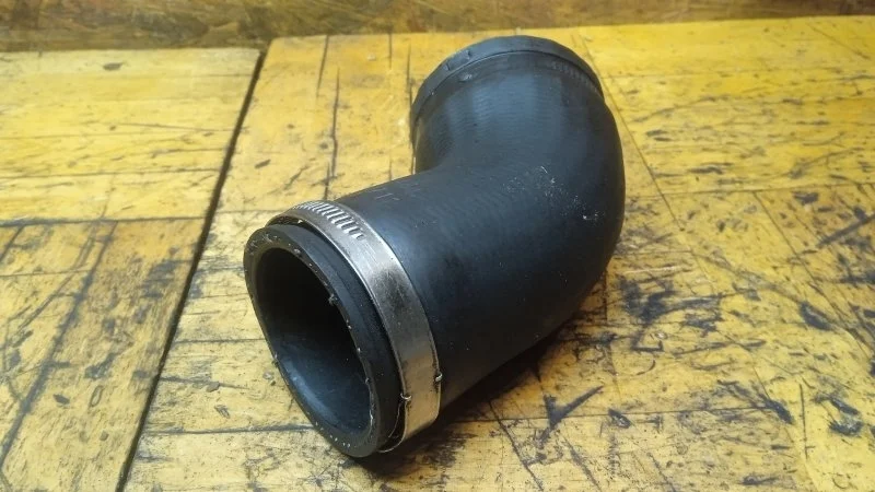 Патрубок интеркулера Skoda Superb 2008-2015