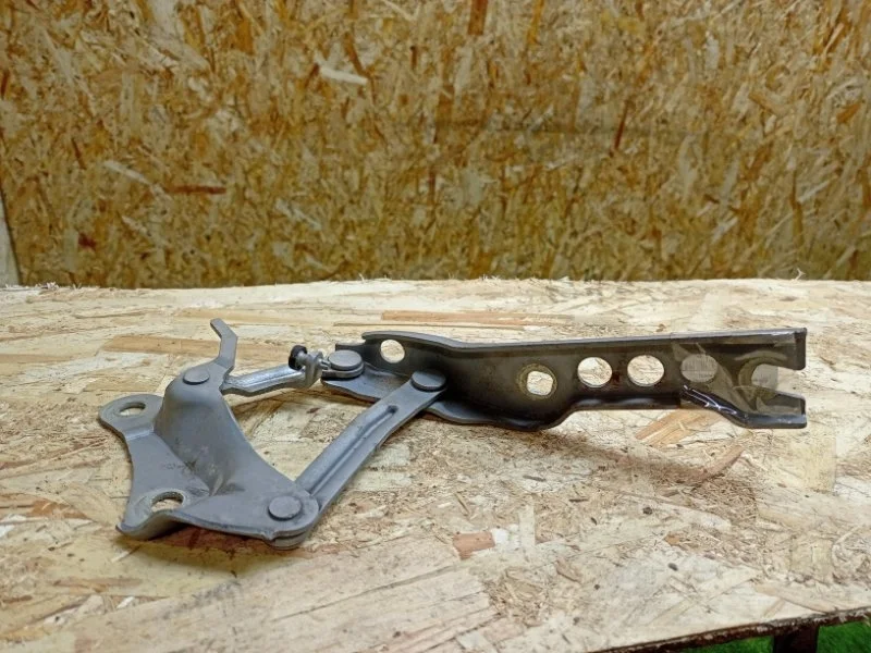 Петля капота Skoda Superb 2008-2015