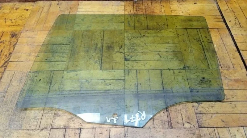 Стекло двери Skoda Superb 2008-2015