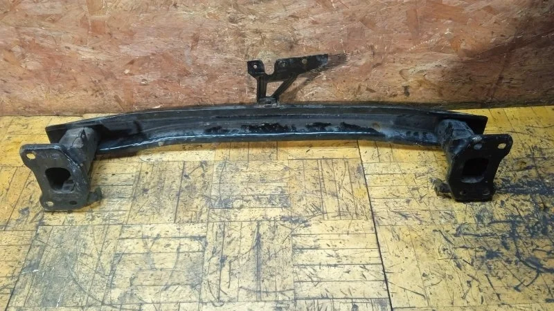 Усилитель бампера Skoda Superb 2008-2015