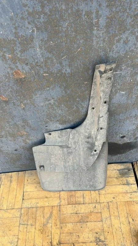 Брызговик Toyota Land Cruiser 2011 200