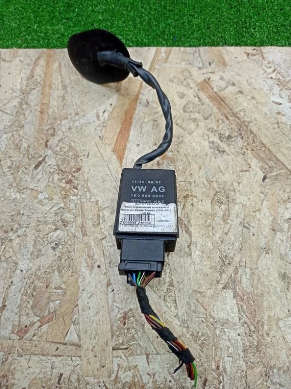 Блок управления топливным насосом Skoda Superb 2008-2015