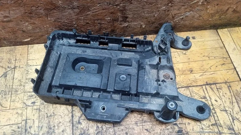 Крепление акб Skoda Superb 2008-2015