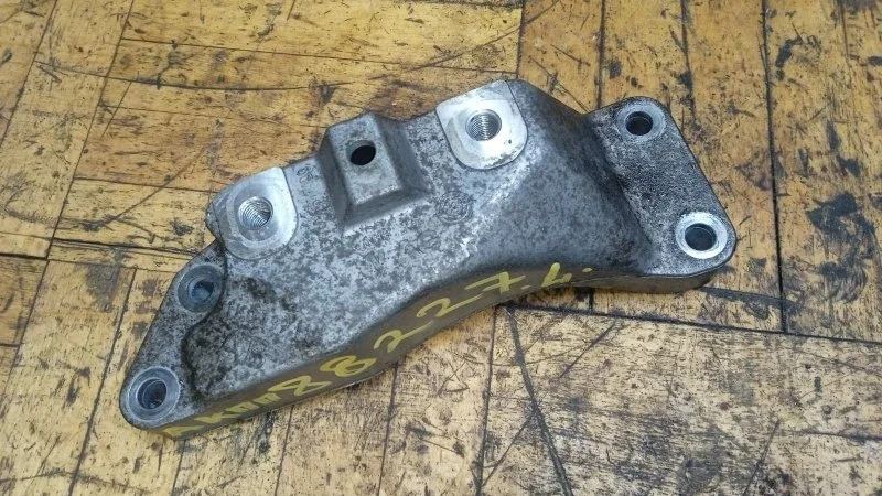 Кронштейн кпп Volkswagen Golf 5