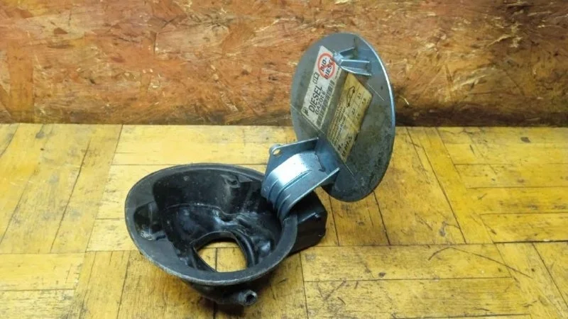 Лючок бензобака Volkswagen Passat 2005-2010 B6