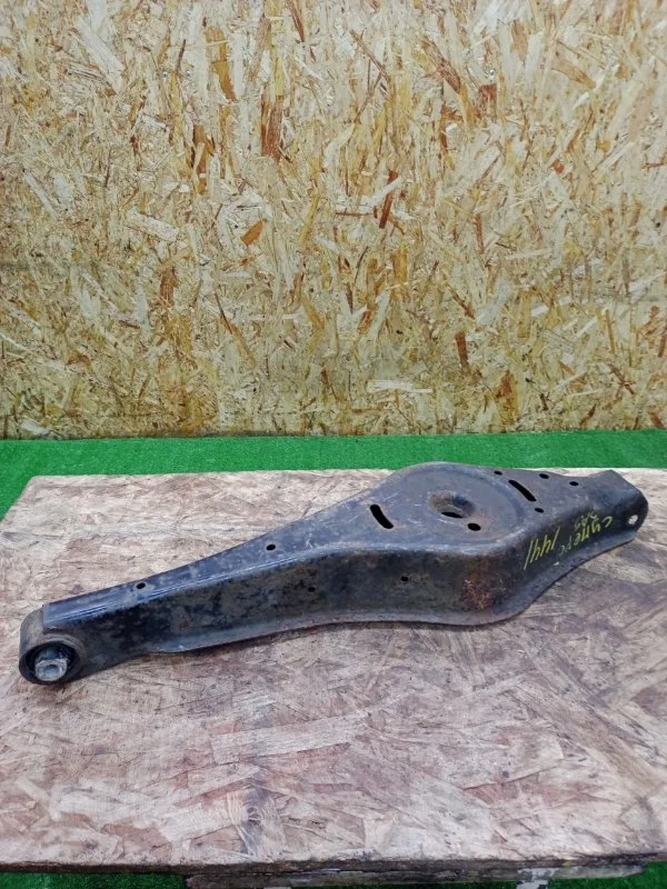 Рычаг подвески нижний Skoda Superb 2008-2015