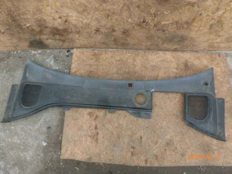 Водосток лобового стекла (жабо) Volvo XC60