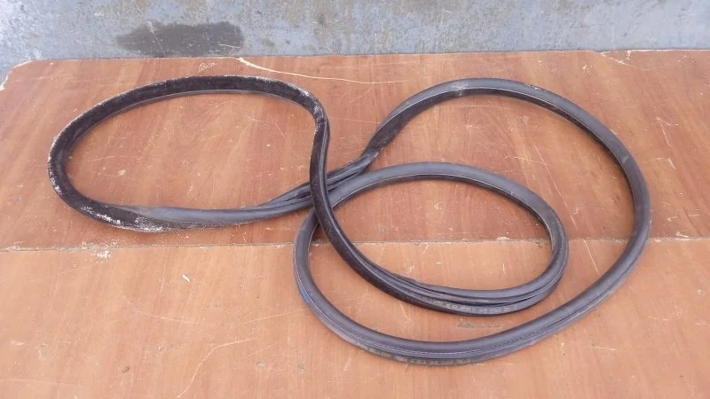 Уплотнитель проема двери Volvo XC 90 2002-2015