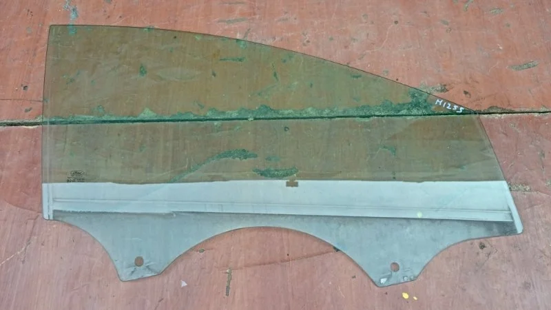 Стекло двери Ford Focus 2011-2019 3