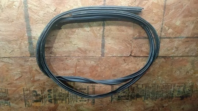 Уплотнитель багажника Ford Focus 2008-2011