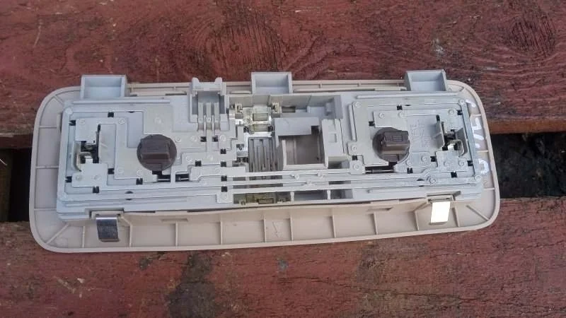 Плафон салонный центральный Nissan Pathfinder 2005-2014 R51