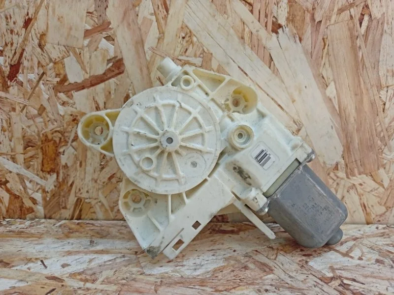 Моторчик стеклоподъемника Ford Focus 2008-2011