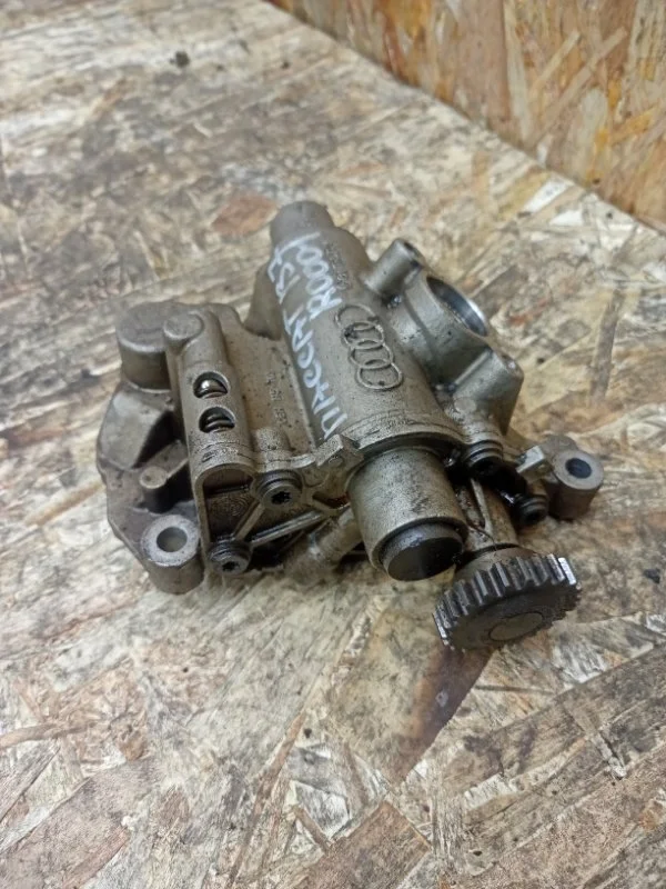 Насос масляный Volkswagen Passat 2010-2015 B7