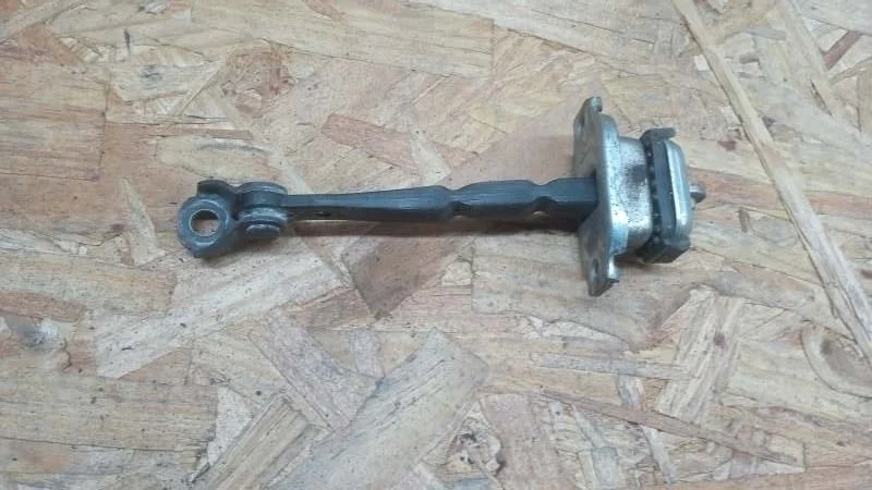 Ограничитель двери Honda Civic 2006-2012 4D