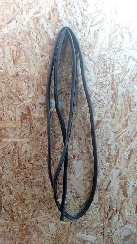 Уплотнитель двери Ford Focus 2008-2011