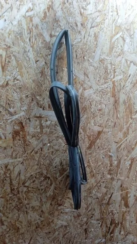 Уплотнитель двери Ford Fusion 2002-2012