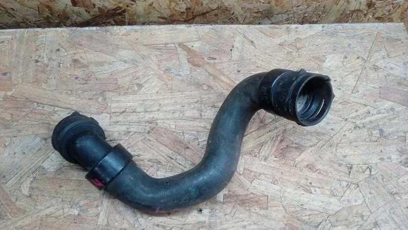 Патрубок радиатора нижний Opel Astra 2010-2018 J