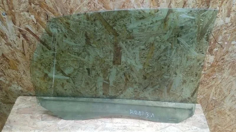 Стекло двери Ford Focus 2008-2011