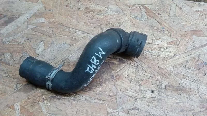 Патрубок радиатора нижний Opel Astra 2010-2018 J