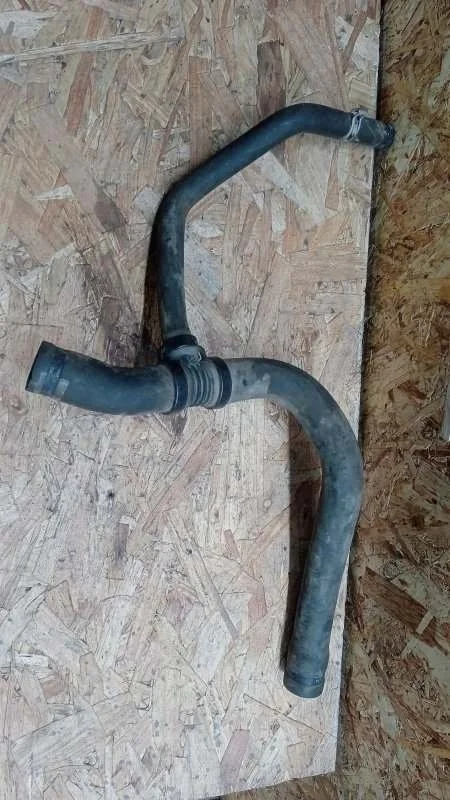 Патрубок радиатора нижний Renault Logan