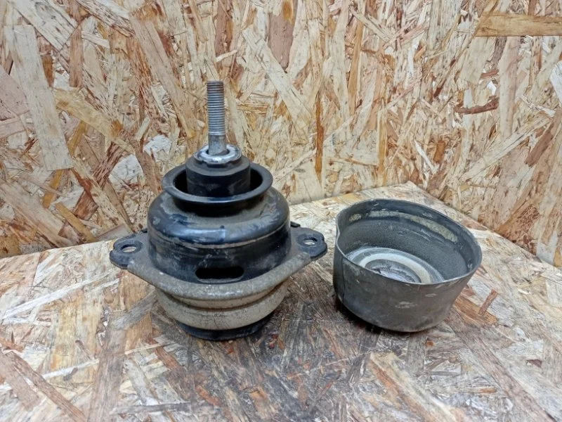 Подушка двигателя Audi Q7 2005-2015 4L