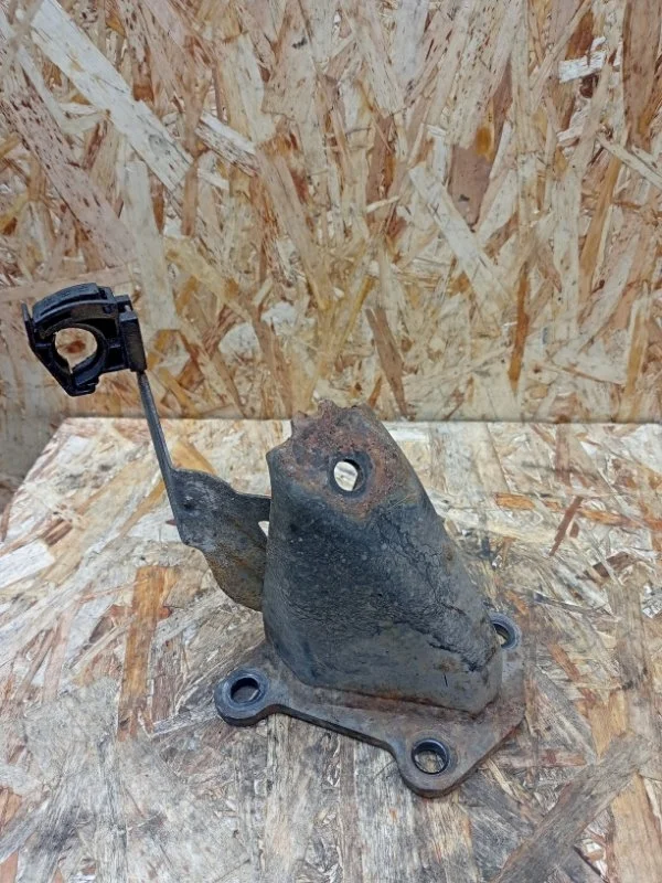 Кронштейн двигателя Nissan Pathfinder 2005-2014 R51