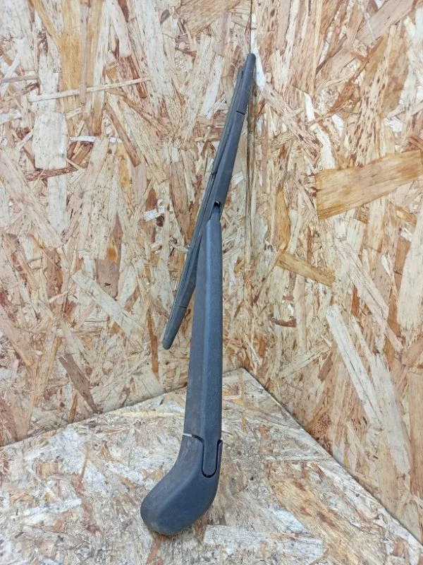 Поводок стеклоочистителя Ford Focus 2008-2011