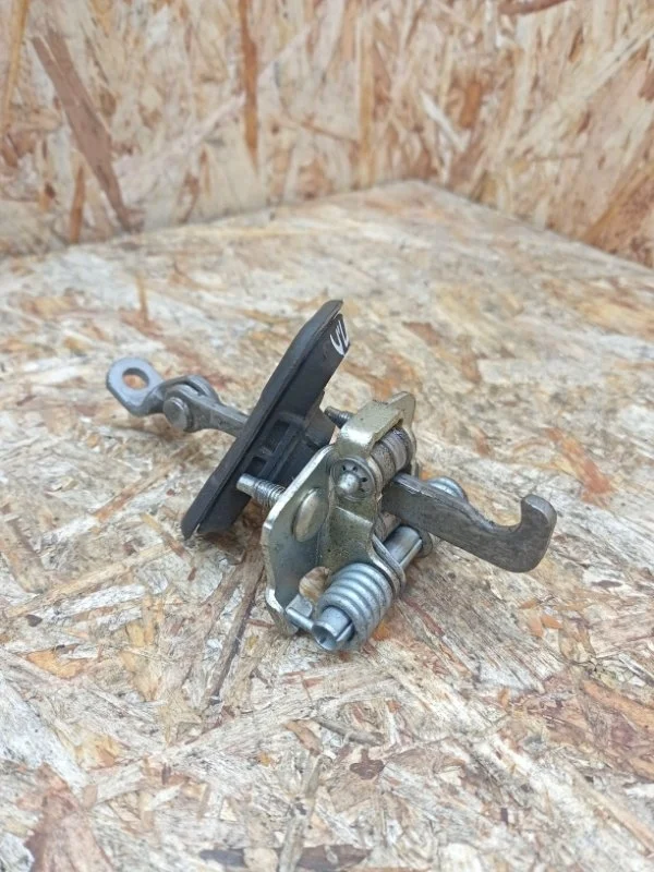 Ограничетель двери Renault Duster 2010-2021