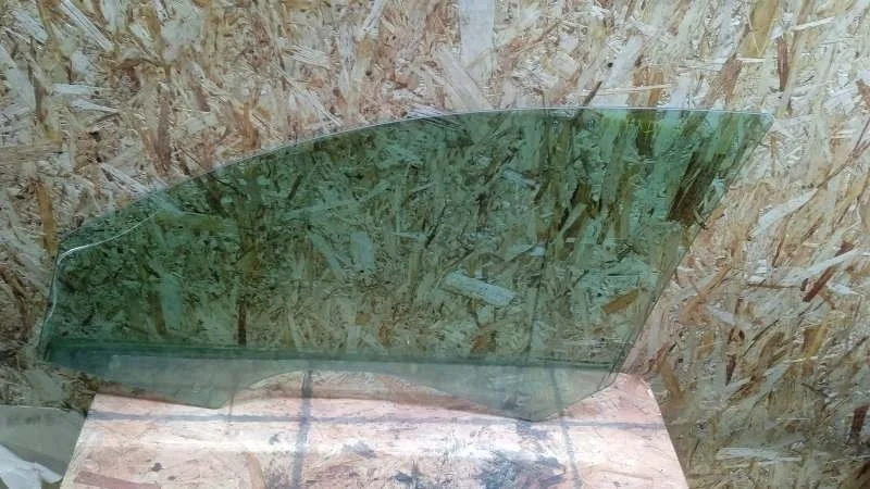 Стекло двери Skoda Superb 2008-2015