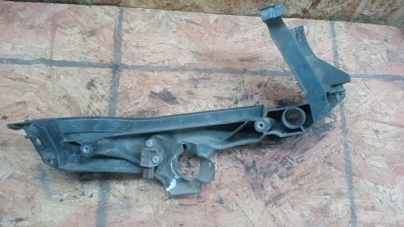 Кронштейн фары Audi A4 2007-2015 B8