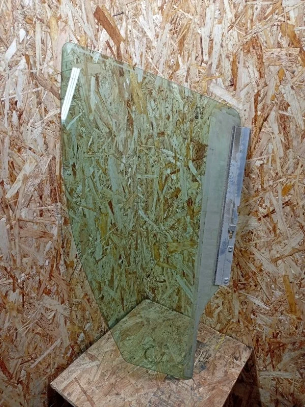 Стекло двери Opel Astra 2004-2015 H