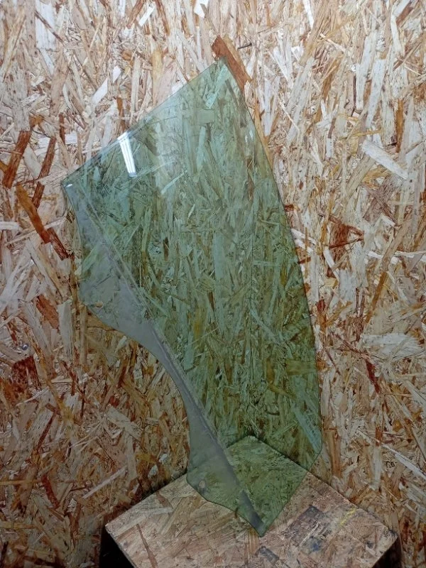 Стекло двери Audi Q7 2005-2015 4L