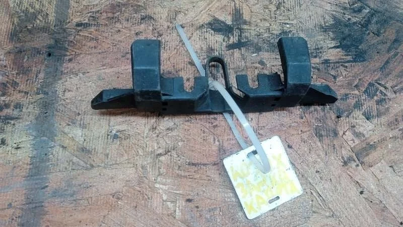 Кожух замка капота Mazda 3 2009-2013 BL