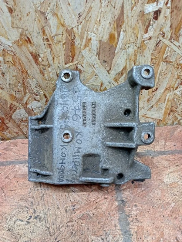 Кронштейн компрессора кондиционера Mitsubishi Lancer 9 2003-2008