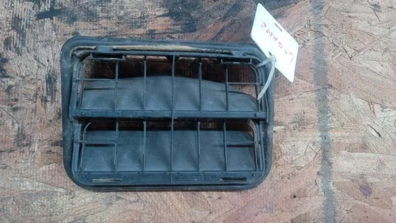 Решетка вентиляционная Renault Logan 2