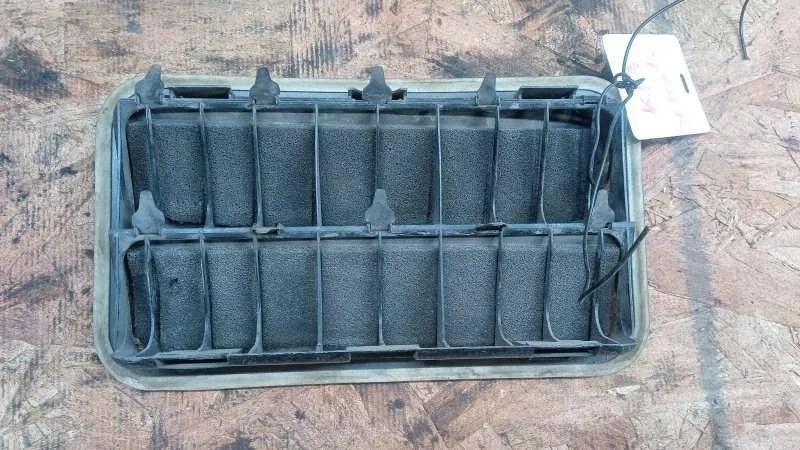 Решетка вентиляционная Kia Sorento 2009-2020 XM