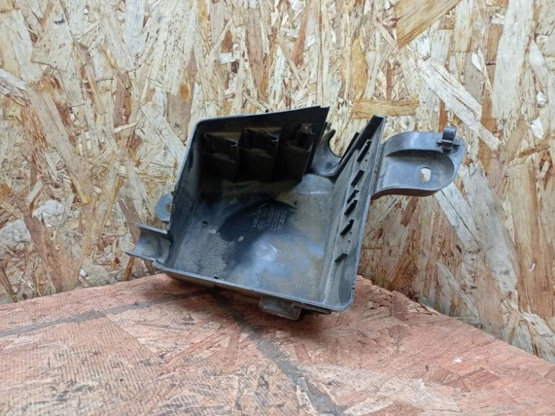 Корпус блока предохранителей Renault Logan