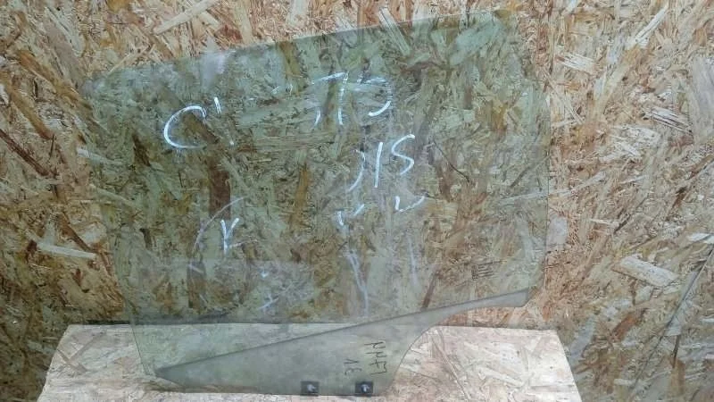 Стекло двери Renault Duster 2010-2021