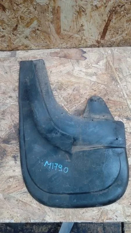 Брызговик Nissan Pathfinder 2005-2014 R51